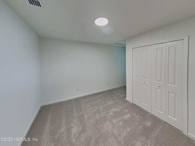 Building Photo - 586 Holly Lks Dr