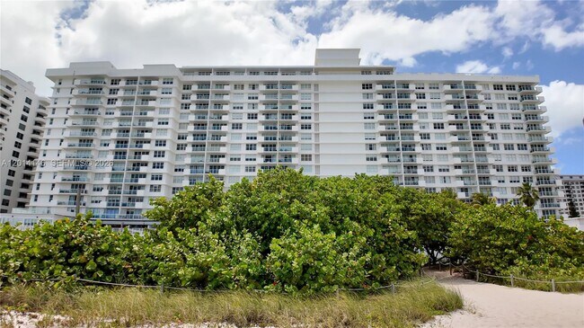 Building Photo - 5601 Collins Ave