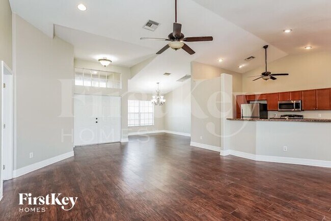 Building Photo - 522 SE Van Loon Terrace