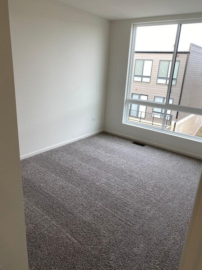 Building Photo - 1300 Catalina Ct