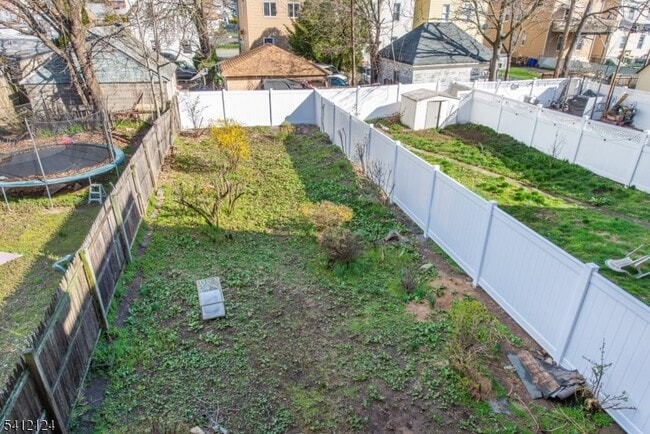 Building Photo - 51 Maple St