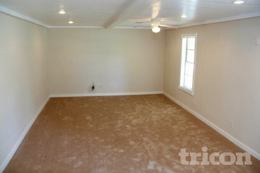 Building Photo - 3516 Estes Park Dr SW