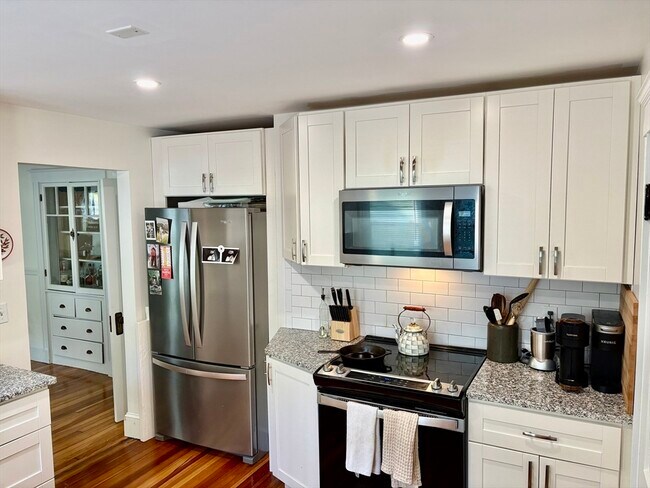 Building Photo - 44 Hillsdale St