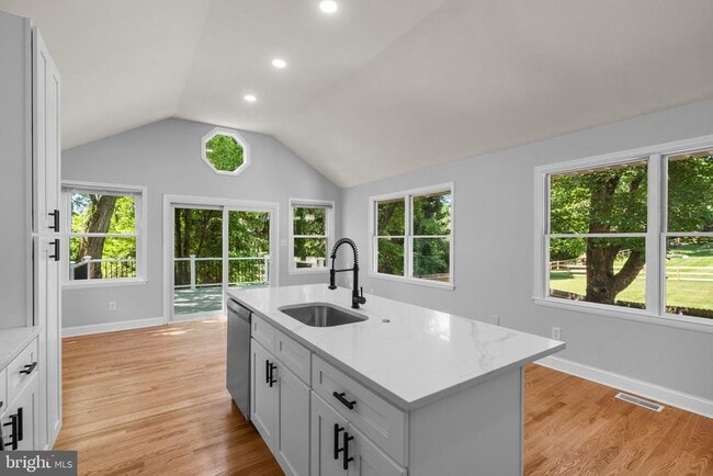 Building Photo - 14906 Dunstan Ln
