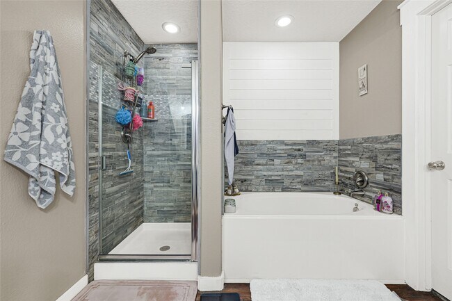 Building Photo - 9825 Hyacinth Way