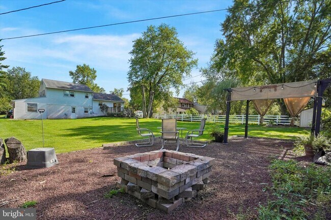 Building Photo - 2176 Meadowview Dr