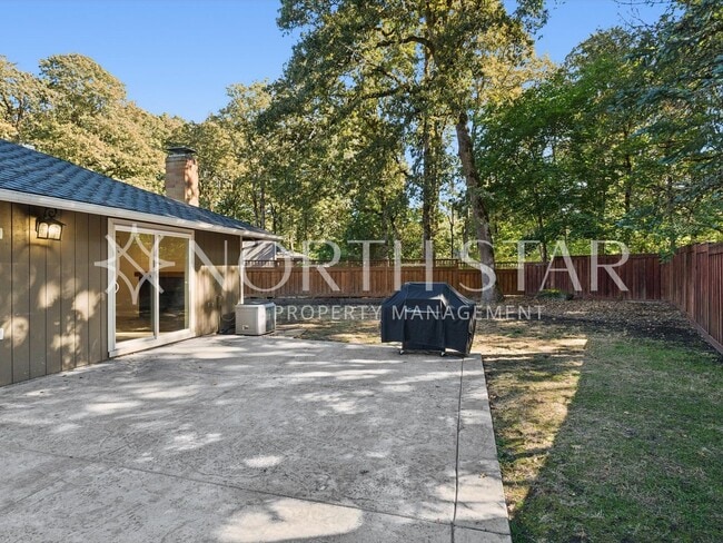 Building Photo - Stylishly Updated Ranch in Bryant Woods