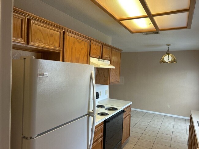 Building Photo - 2511 Bermuda Dr