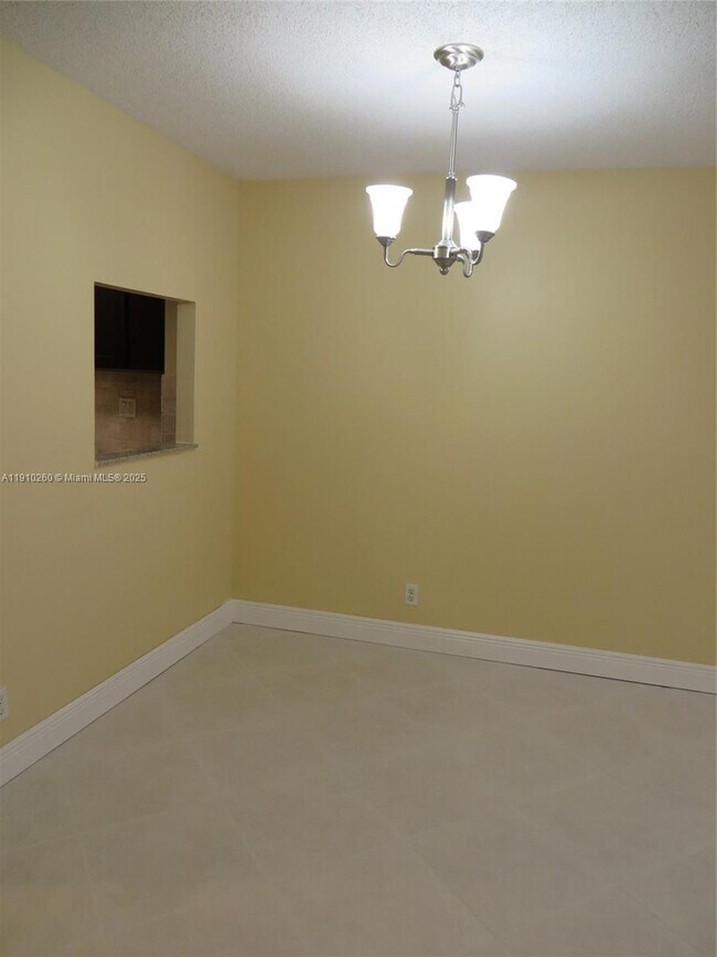 Building Photo - 220 SW 9th Ave