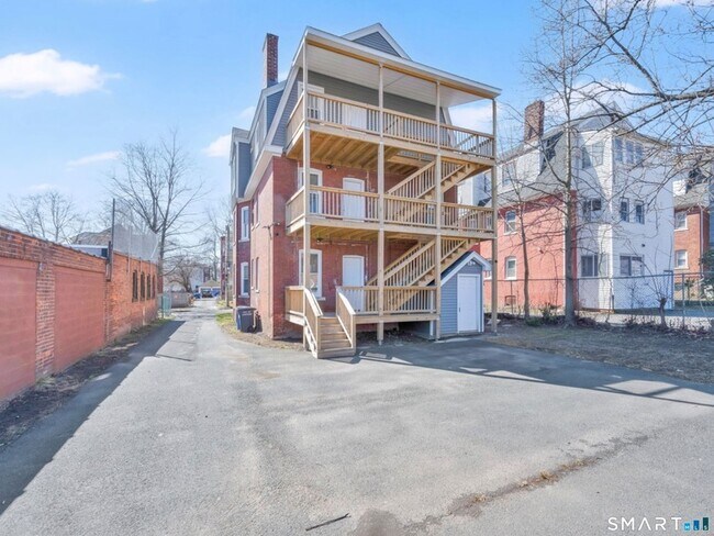 Building Photo - 144 Madison St