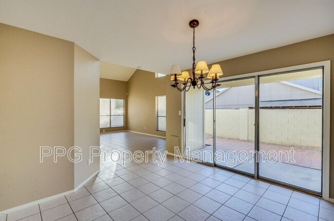 Building Photo - 521 E Kristal Way