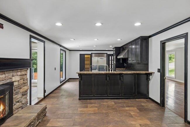 Building Photo - 326 Draper Cir