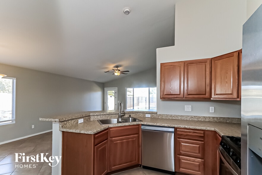 Building Photo - 8543 W Cherry Hills Dr