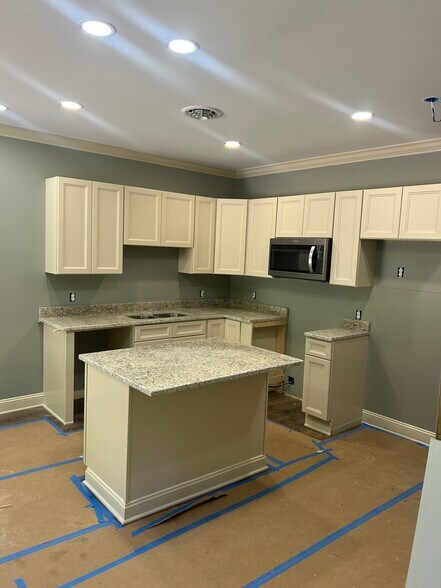 Building Photo - 143 Ferguson Ln