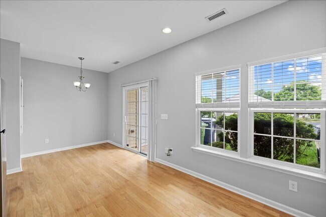 Building Photo - Well Maintained Three Bedroom Home!
