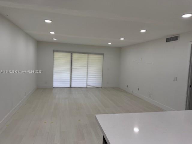Building Photo - 413 Lakeview Dr