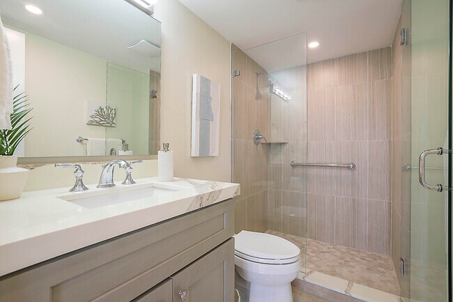 Building Photo - 2121 N Ocean Blvd