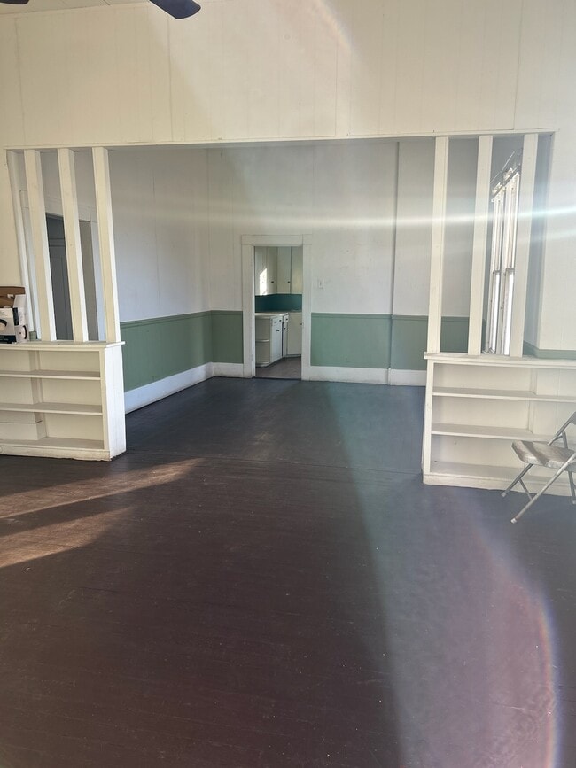 Building Photo - 206 Dallas St