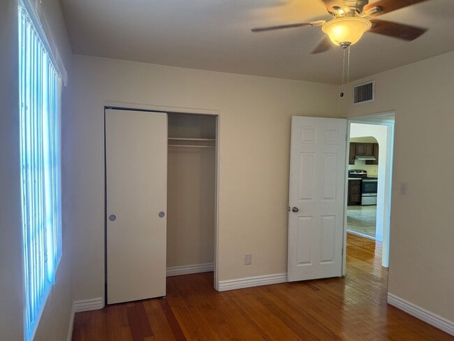 Building Photo - 902 S Fremont Ave