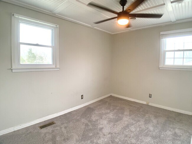 Building Photo - 2707 Dove Ct