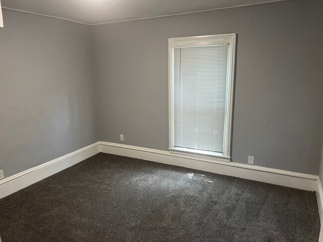 Building Photo - 520 3rd St