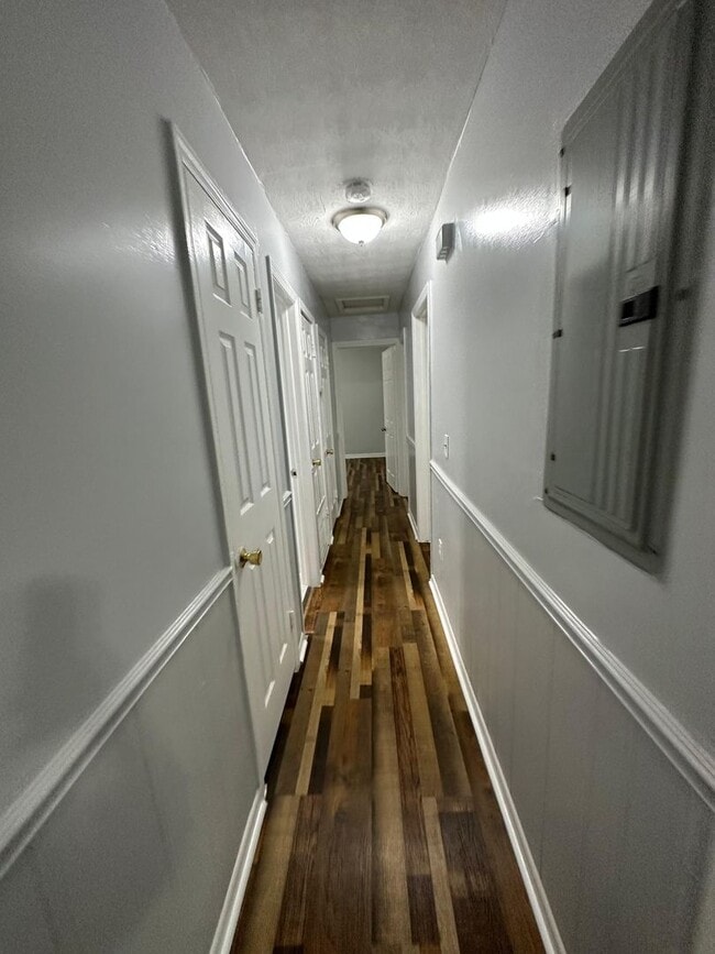 Building Photo - Fully Renovated 3/2 Available for Immediate Rent!