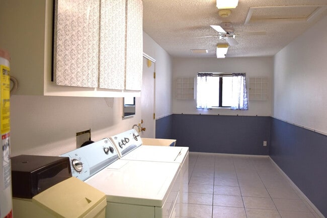 Building Photo - 12411 W Foxfire Dr
