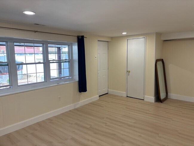 Building Photo - 12406 Dunks Ferry Rd