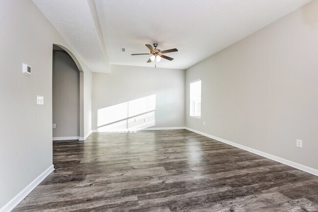 Building Photo - 1716 Sunray Dr