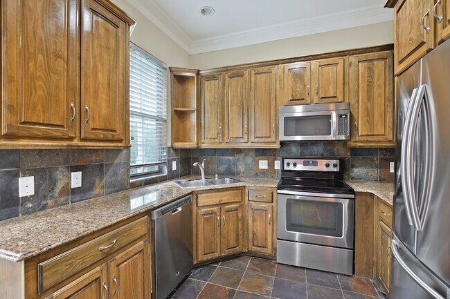 Building Photo - 5812 La Vista Dr