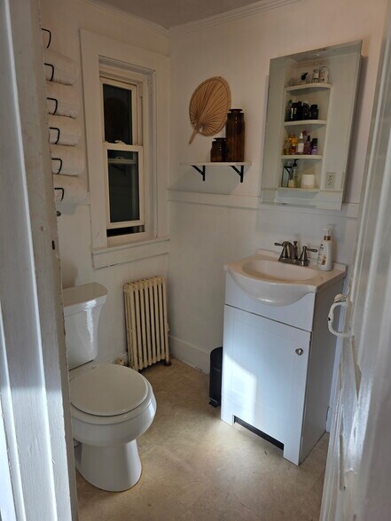 Building Photo - 37 Court St