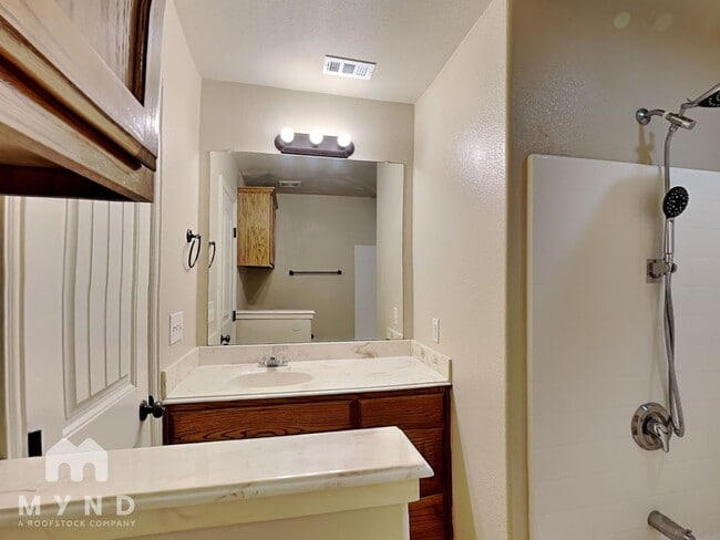 Building Photo - 104 Jolin Ln