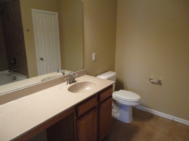 Building Photo - 335 Larktree Ln