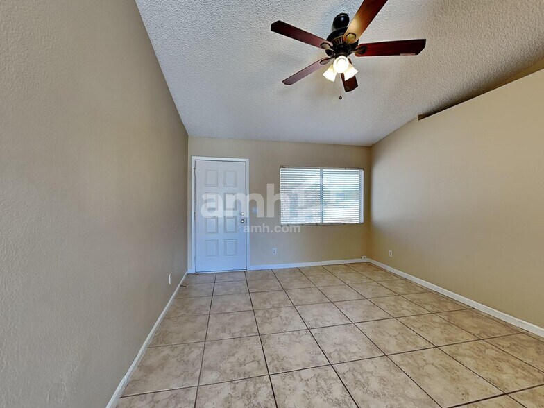 Building Photo - 9509 W Echo Ln