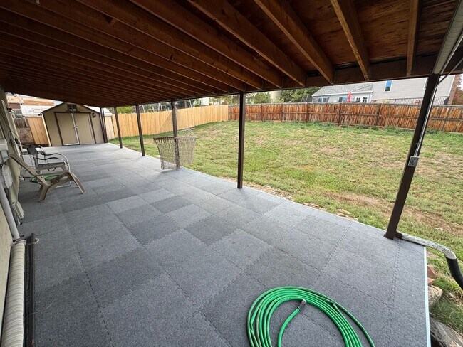 Building Photo - Spacious Morrison Home