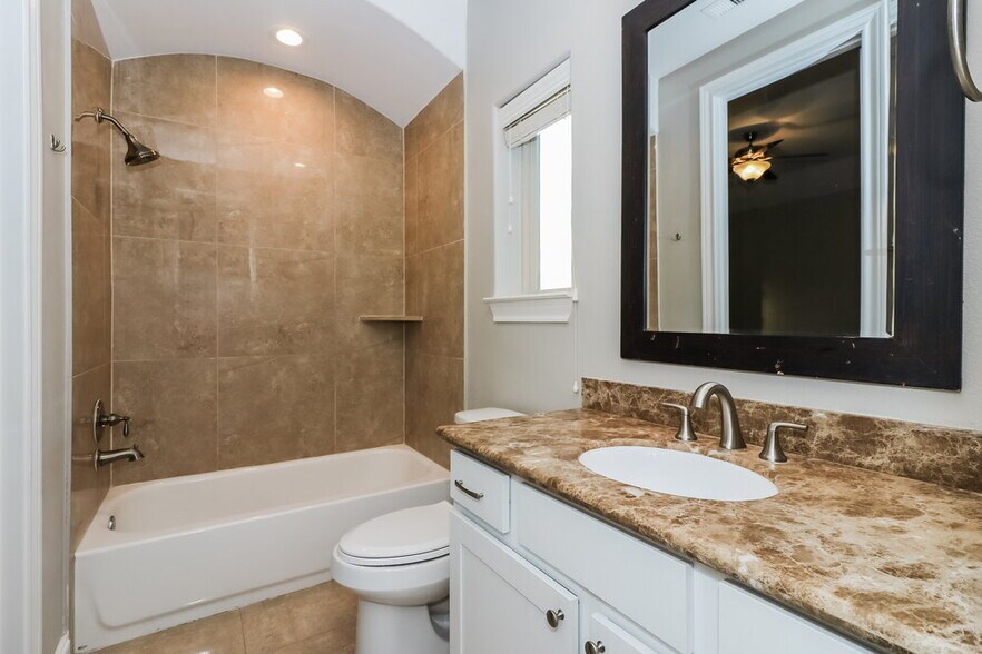 Building Photo - 8724 Kempwood Dr