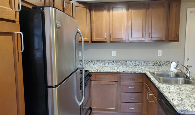 Building Photo - 2BR/2.5BA Condo in Englewood