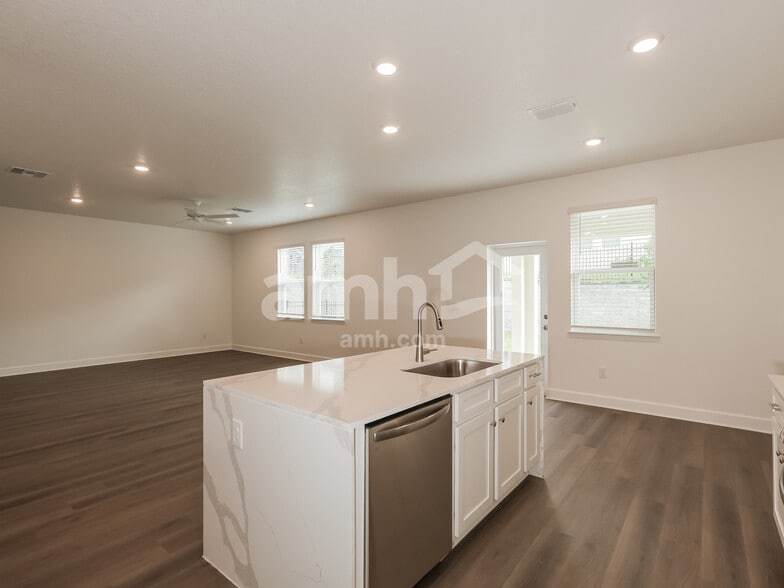Building Photo - 37956 Dusty Saddle Ln