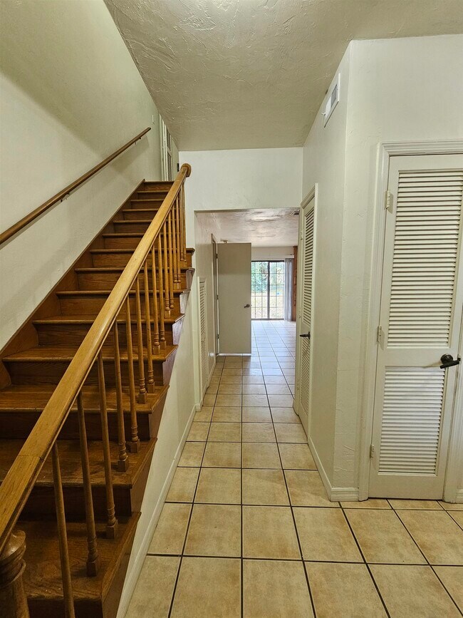 Building Photo - 1824 Larette Dr