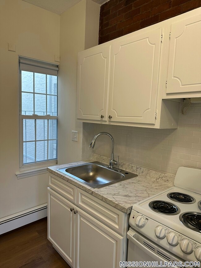 Primary Photo - 58 S Huntington Ave
