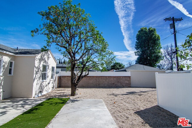 Building Photo - 17638 Welby Way