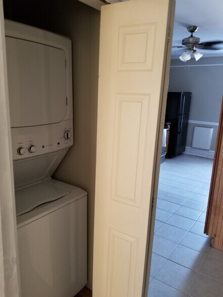Washer/dryer - 301 S West End Ave