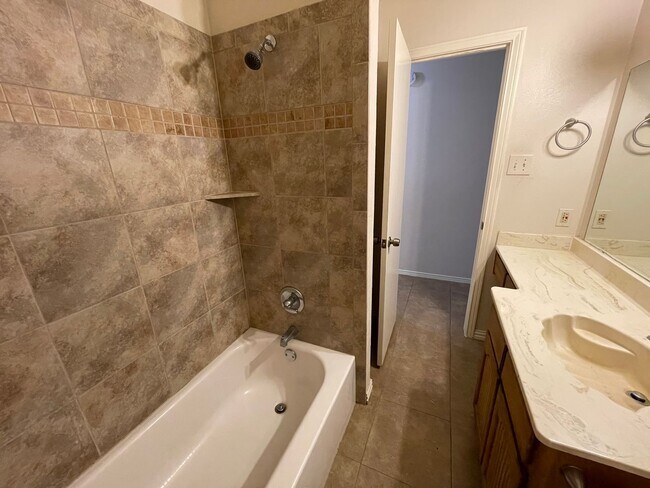 Building Photo - 6601-6603 Laura Ann Court