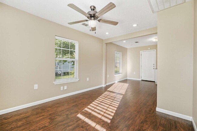 Building Photo - Historic Home in Central Pearland