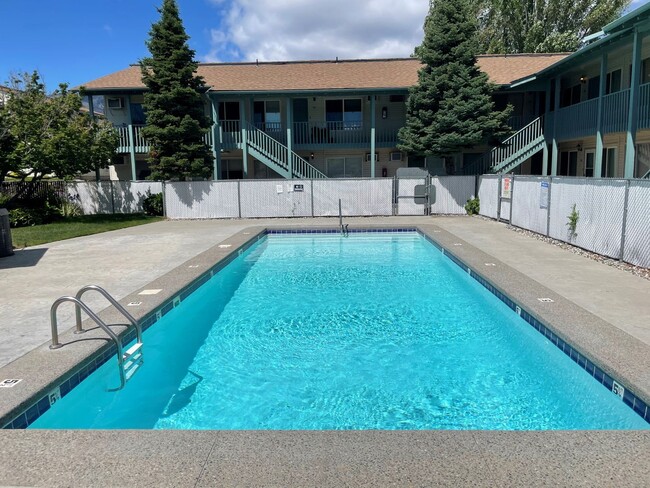 Building Photo - Now renting 2 bedroom Condo upstairs  to v...