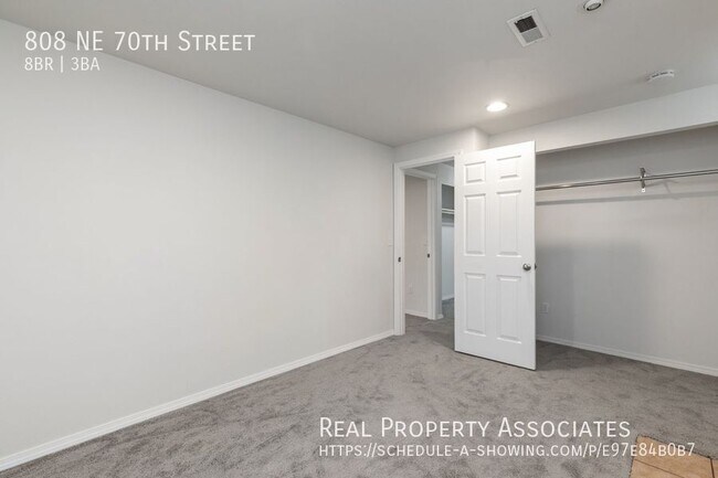 Building Photo - 808 NE 70th St