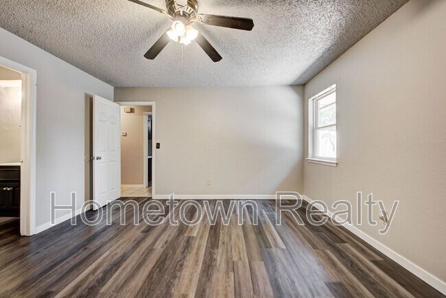 Building Photo - 1713 Hillcrest Dr