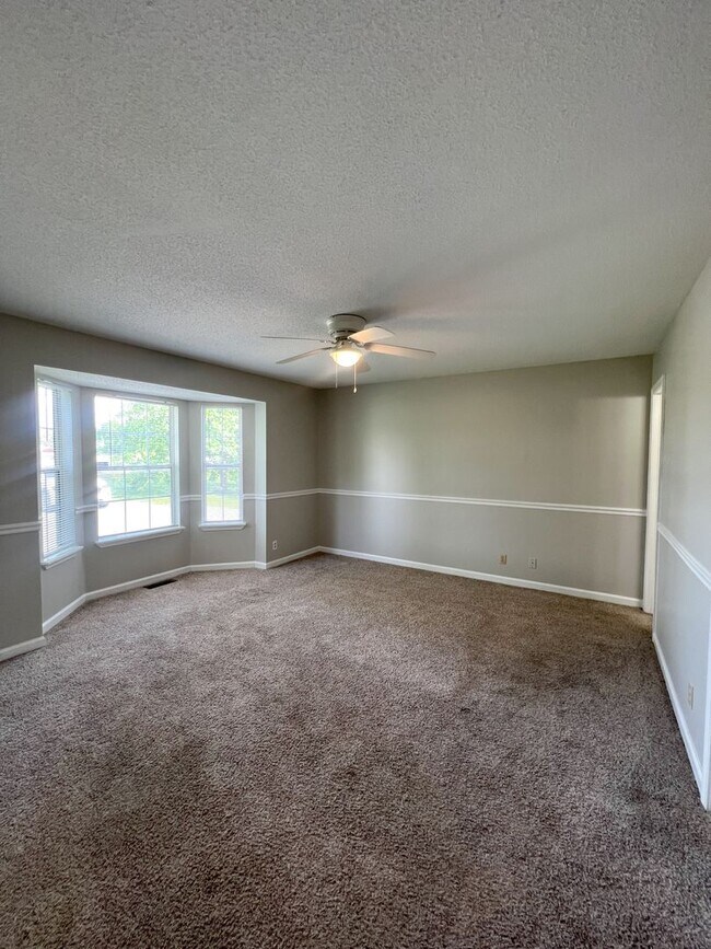 Building Photo - Large Deck and Fenced Backyard!