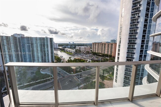 Building Photo - 15701 Collins Ave