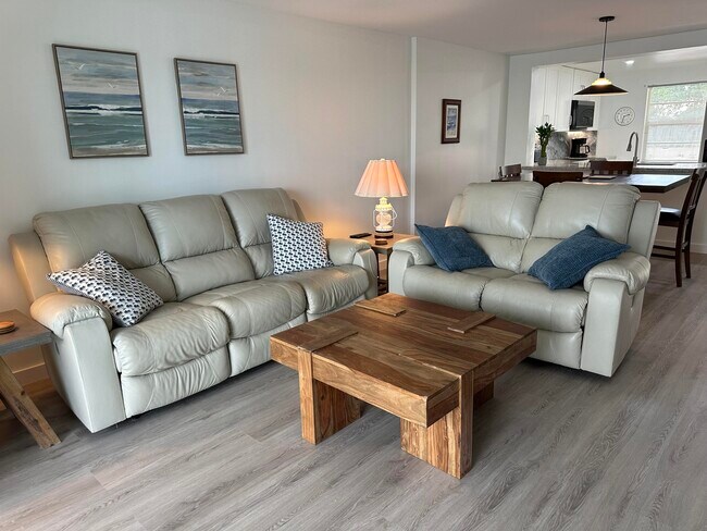 Building Photo - 141 SE 3rd Ave